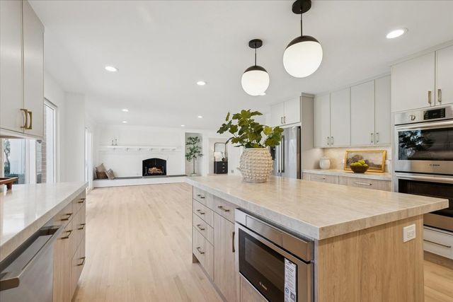 45 E Mallard Lane, Lake Forest, IL 60045