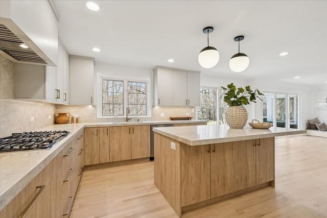 45 E Mallard Lane, Lake Forest, IL 60045