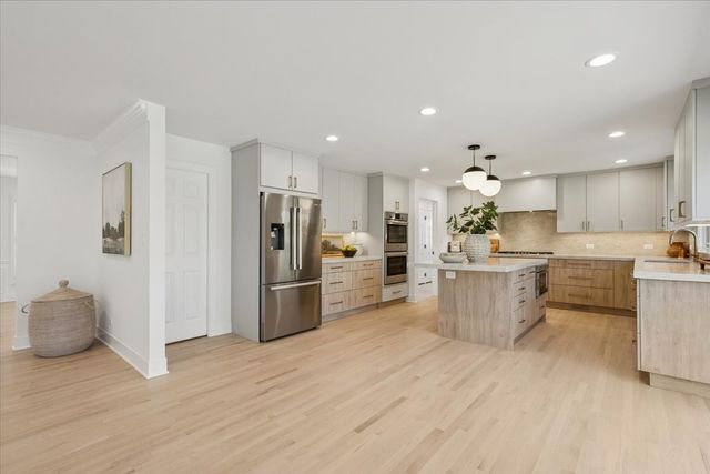 45 E Mallard Lane, Lake Forest, IL 60045