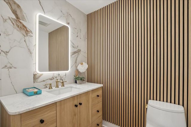 45 E Mallard Lane, Lake Forest, IL 60045