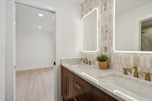 45 E Mallard Lane, Lake Forest, IL 60045