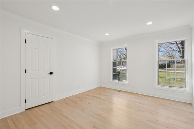 45 E Mallard Lane, Lake Forest, IL 60045