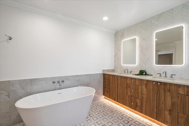 45 E Mallard Lane, Lake Forest, IL 60045