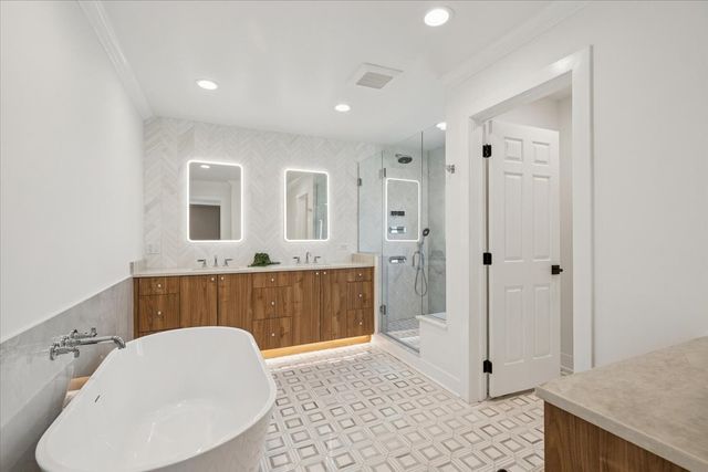 45 E Mallard Lane, Lake Forest, IL 60045