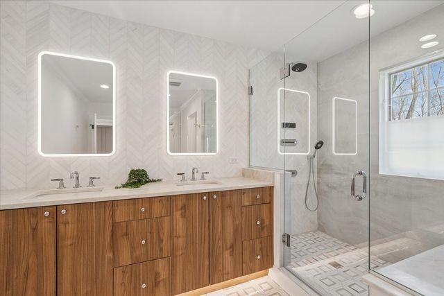 45 E Mallard Lane, Lake Forest, IL 60045