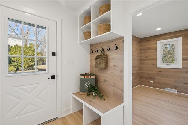 45 E Mallard Lane, Lake Forest, IL 60045