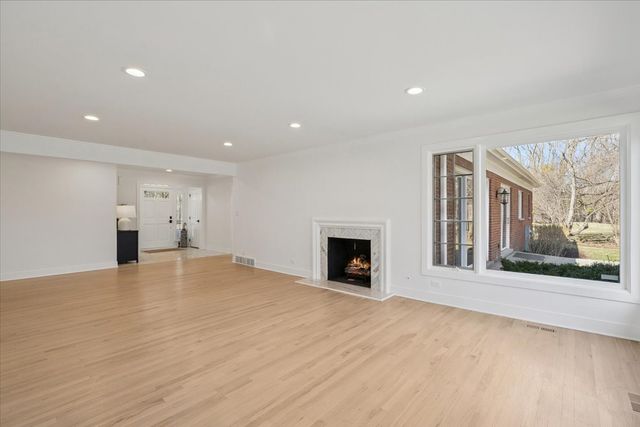 45 E Mallard Lane, Lake Forest, IL 60045