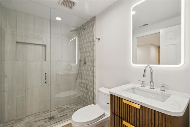 45 E Mallard Lane, Lake Forest, IL 60045