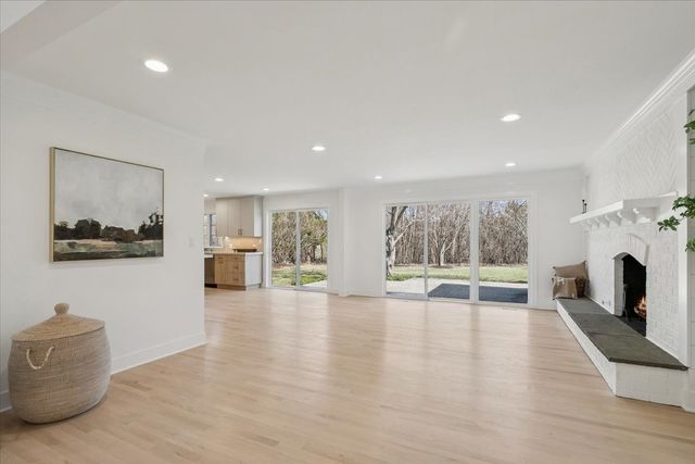 45 E Mallard Lane, Lake Forest, IL 60045