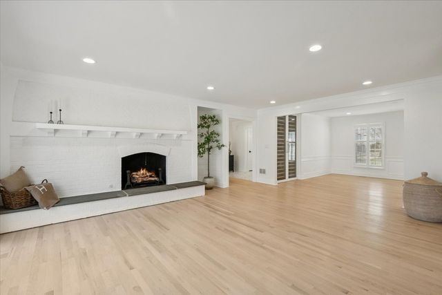 45 E Mallard Lane, Lake Forest, IL 60045