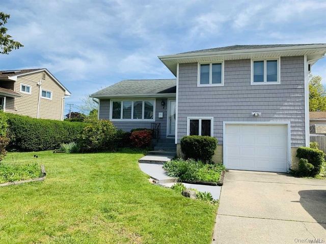4 Willow Place, Hicksville, NY 11801