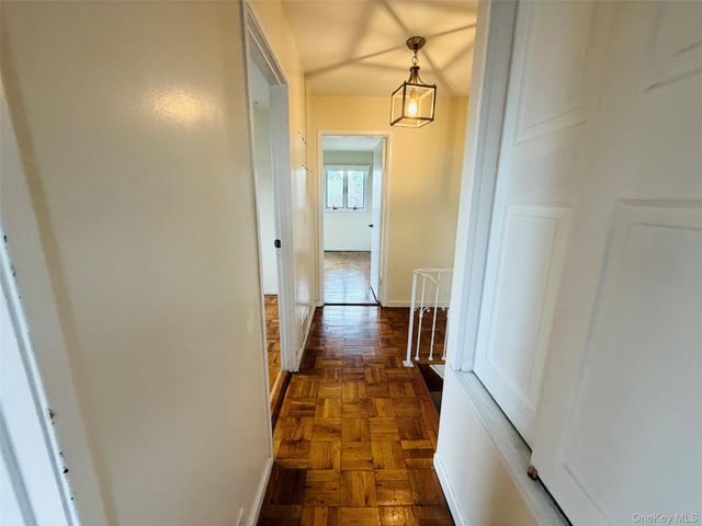 4 Willow Place, Hicksville, NY 11801