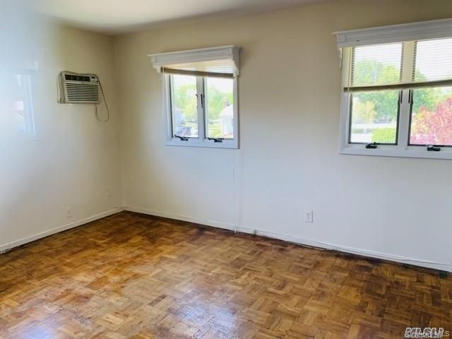 4 Willow Place, Hicksville, NY 11801