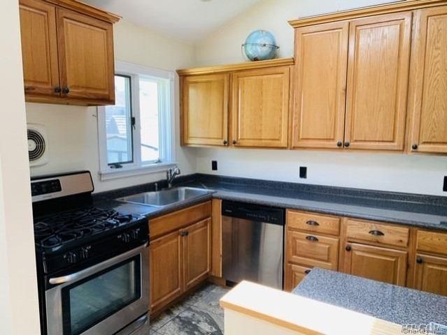 4 Willow Place, Hicksville, NY 11801