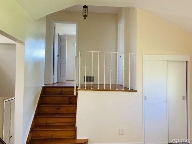 4 Willow Place, Hicksville, NY 11801