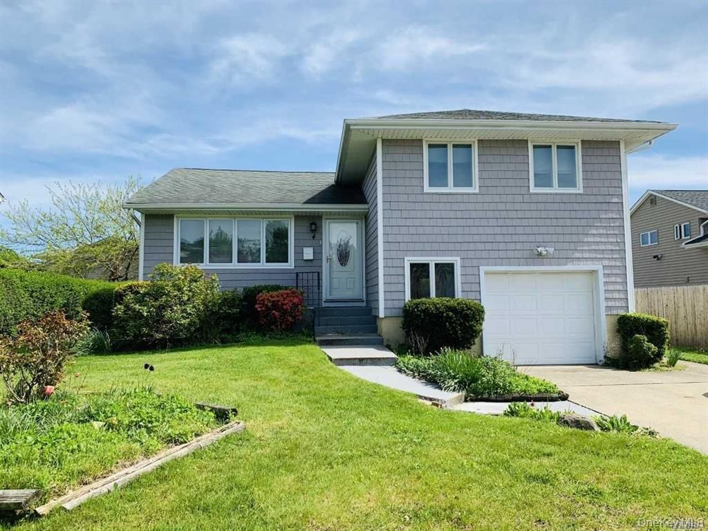4 Willow Place, Hicksville, NY 11801