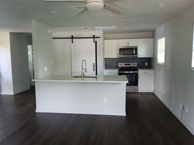 242 AUTUMN WOOD Trail, Gun Barrel City, TX 75156