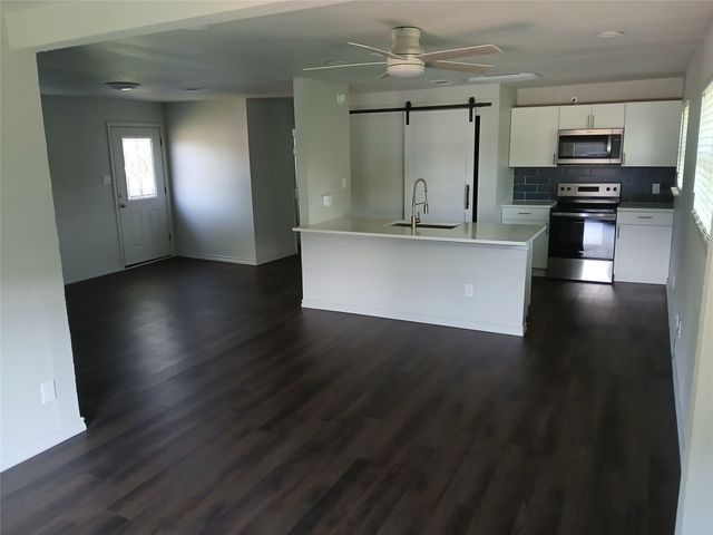 242 AUTUMN WOOD Trail, Gun Barrel City, TX 75156