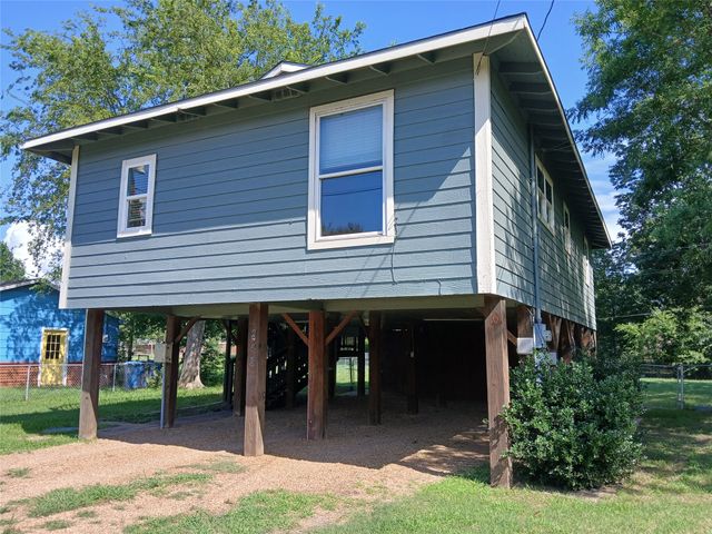 242 AUTUMN WOOD Trail, Gun Barrel City, TX 75156