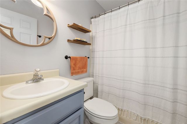 1776 S Tallgrass Drive, Fayetteville, AR 72701