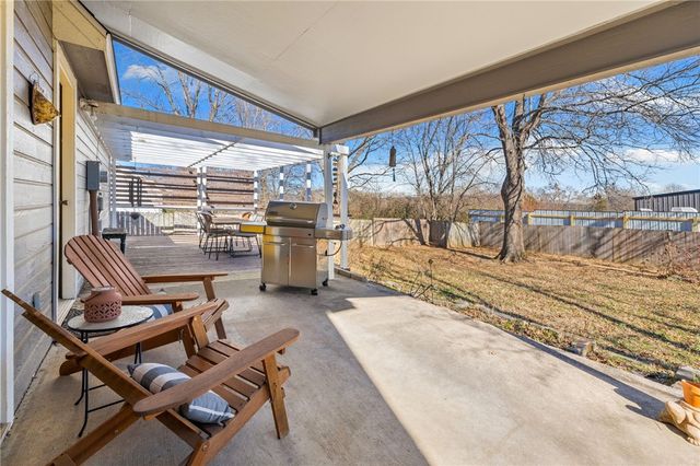 1776 S Tallgrass Drive, Fayetteville, AR 72701