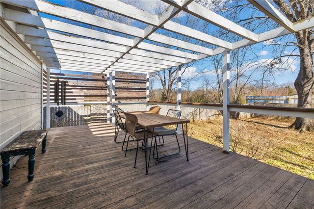 1776 S Tallgrass Drive, Fayetteville, AR 72701