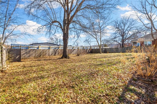 1776 S Tallgrass Drive, Fayetteville, AR 72701