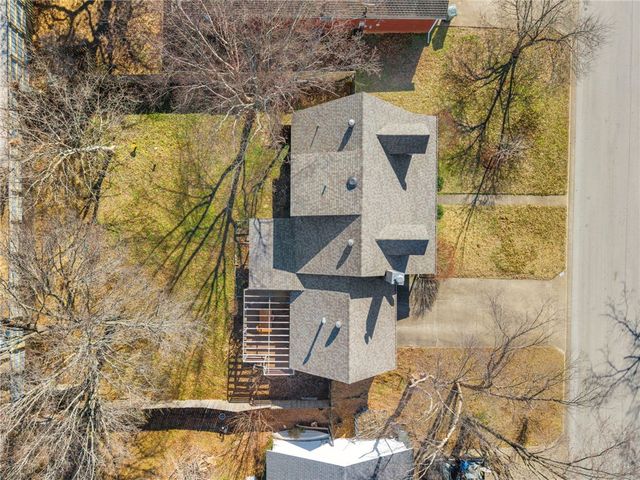 1776 S Tallgrass Drive, Fayetteville, AR 72701