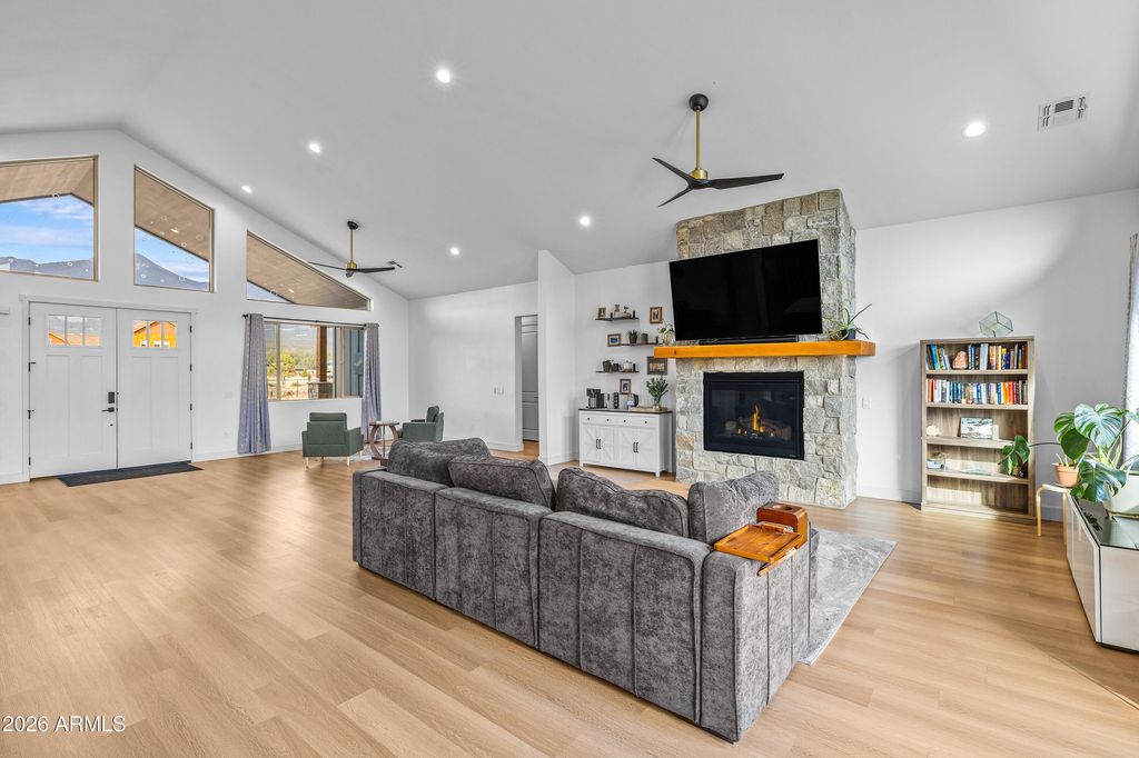 Image 5 of property listing at 7150 Moroni Drive, Flagstaff, AZ 86001