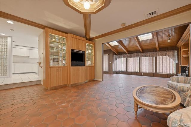 2640 Harvey Avenue, Oceanside, NY 11572