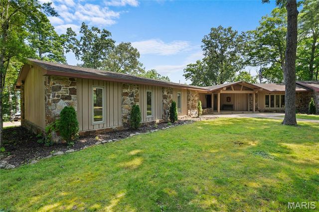 2402 Ripley Route A, Doniphan, MO 63935