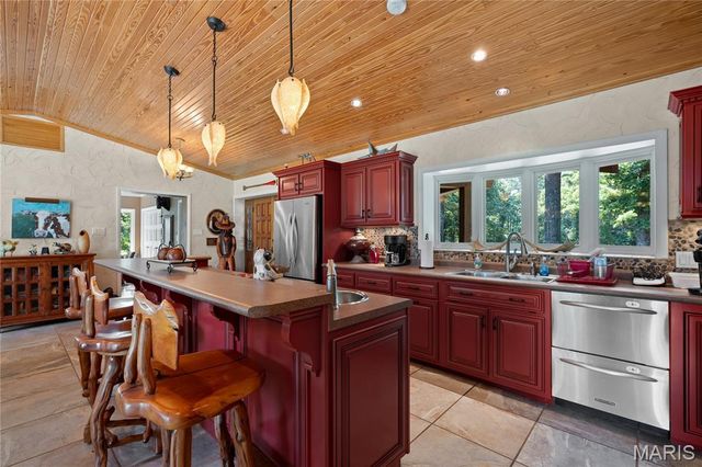 2402 Ripley Route A, Doniphan, MO 63935