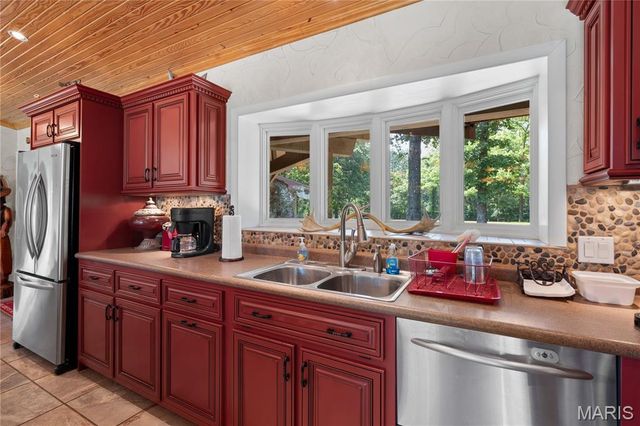 2402 Ripley Route A, Doniphan, MO 63935