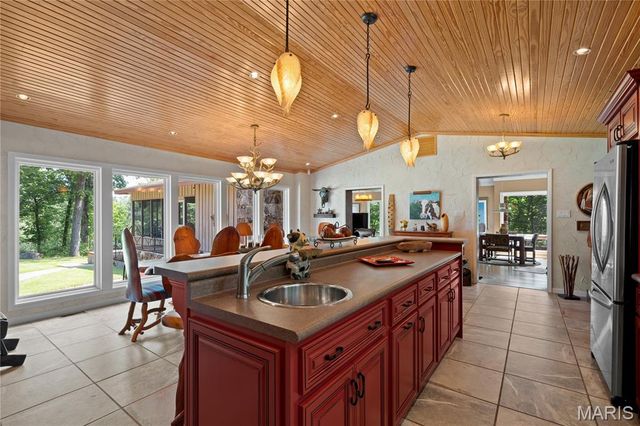 2402 Ripley Route A, Doniphan, MO 63935