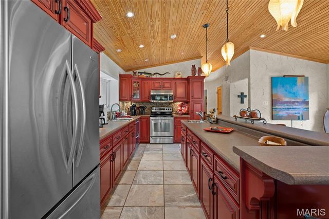 2402 Ripley Route A, Doniphan, MO 63935