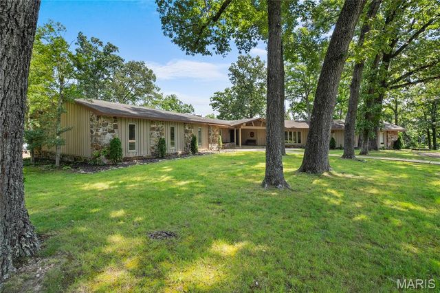 2402 Ripley Route A, Doniphan, MO 63935