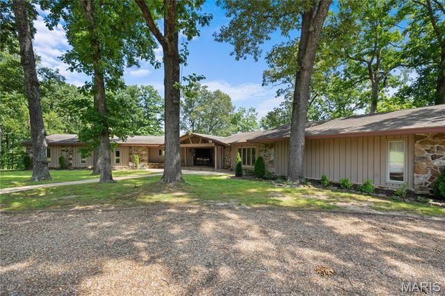 2402 Ripley Route A, Doniphan, MO 63935