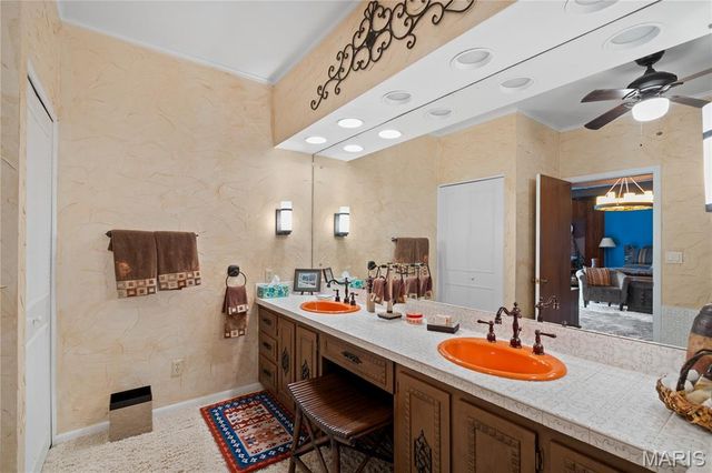 2402 Ripley Route A, Doniphan, MO 63935