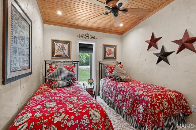 2402 Ripley Route A, Doniphan, MO 63935