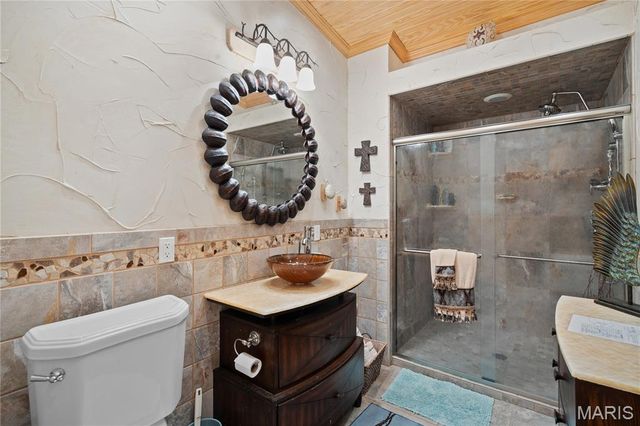 2402 Ripley Route A, Doniphan, MO 63935