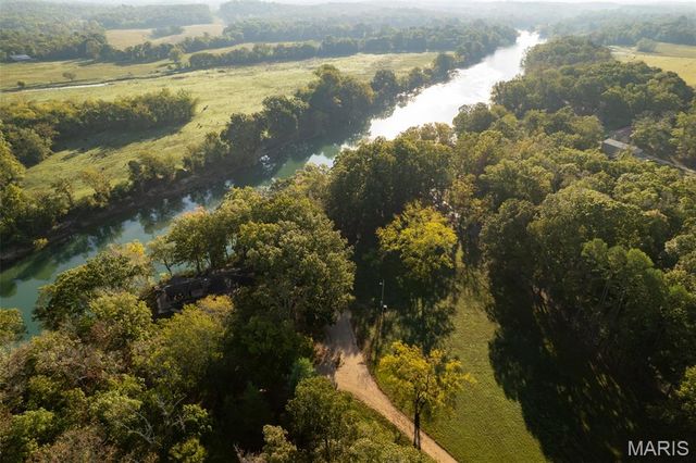 2402 Ripley Route A, Doniphan, MO 63935