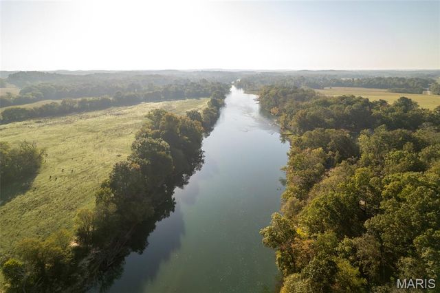 2402 Ripley Route A, Doniphan, MO 63935