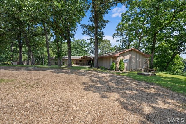 2402 Ripley Route A, Doniphan, MO 63935