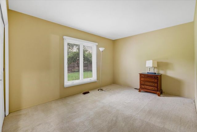 1525 Mayfield Lane, Hoffman Estates, IL 60169