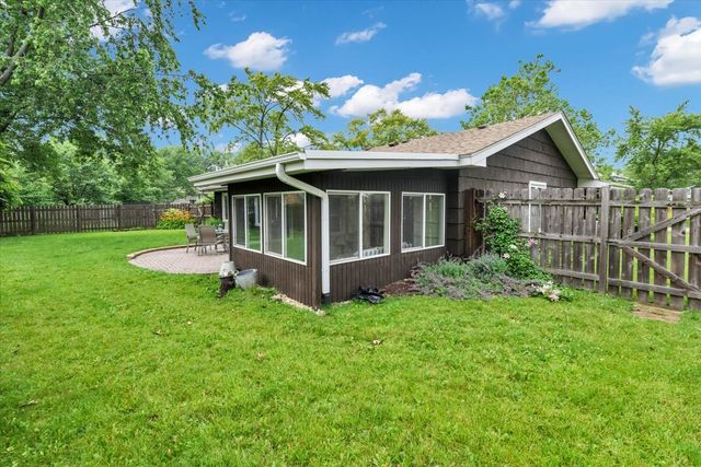 1525 Mayfield Lane, Hoffman Estates, IL 60169