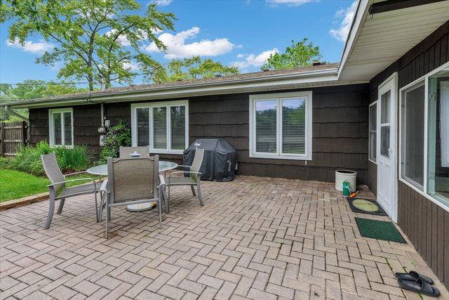 1525 Mayfield Lane, Hoffman Estates, IL 60169