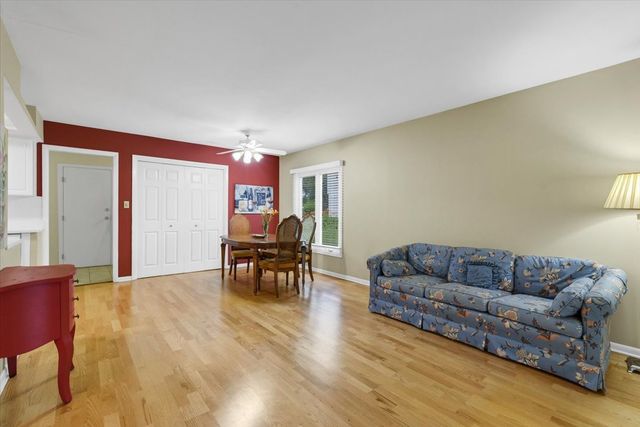 1525 Mayfield Lane, Hoffman Estates, IL 60169