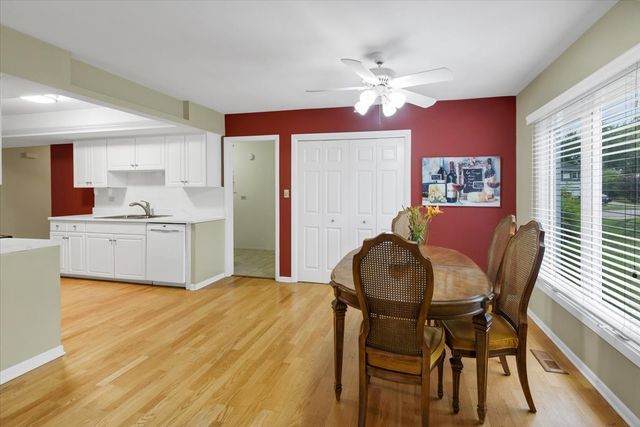 1525 Mayfield Lane, Hoffman Estates, IL 60169