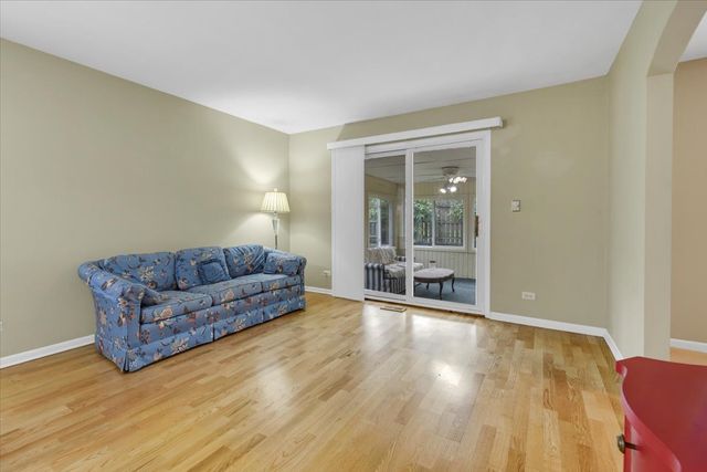 1525 Mayfield Lane, Hoffman Estates, IL 60169
