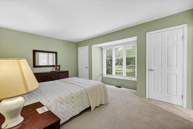 1525 Mayfield Lane, Hoffman Estates, IL 60169